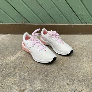 Nike Women’s Air Max Bella TR 4 Training Sneaker, size 10.